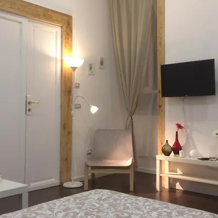 Family House Piazza Carita'