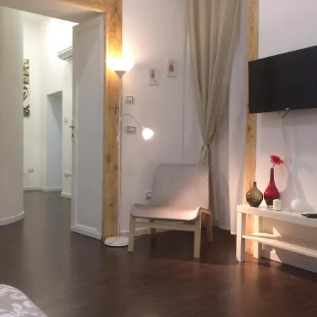 Family House Piazza Carita' * Napoli