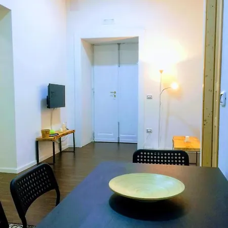 Apartment Piazza Carita' Centro Storico Naples